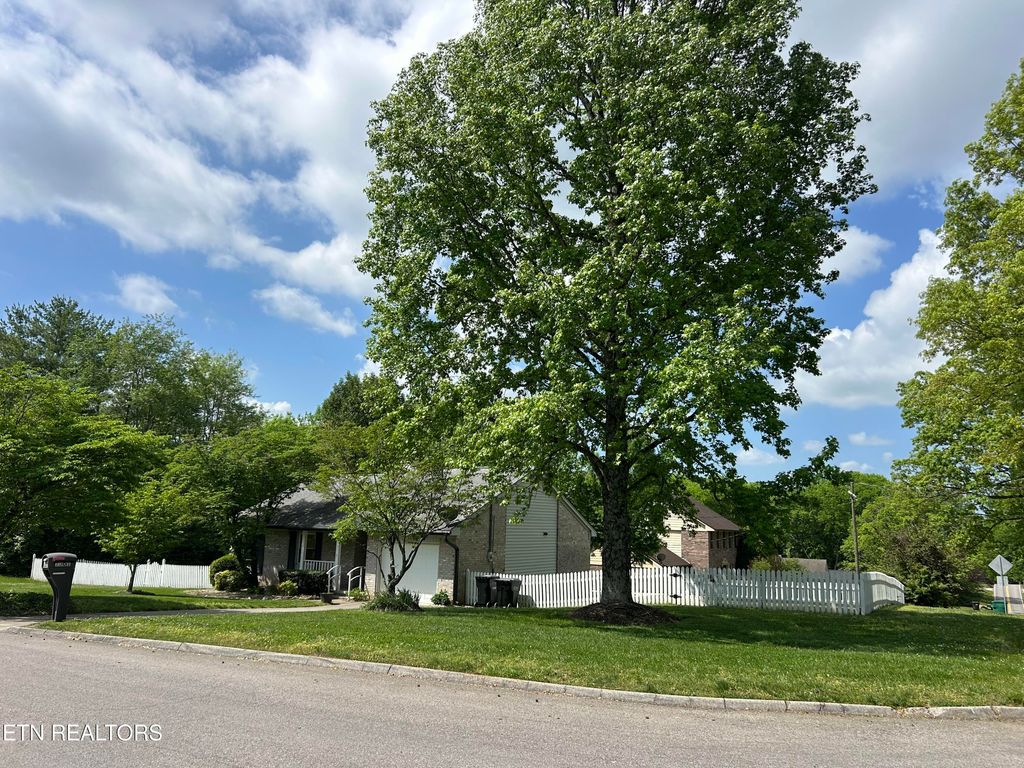 Photo of 1301 Clear Brook Drive, Knoxville, TN 37922 (MLS # 1337236)