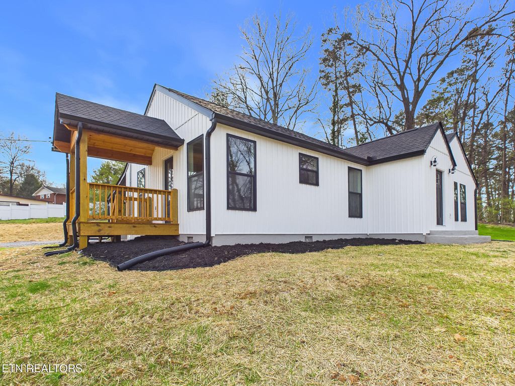 Photo of 6 Shawnee Trail Trl, Athens, TN 37303 (MLS # 1333614)