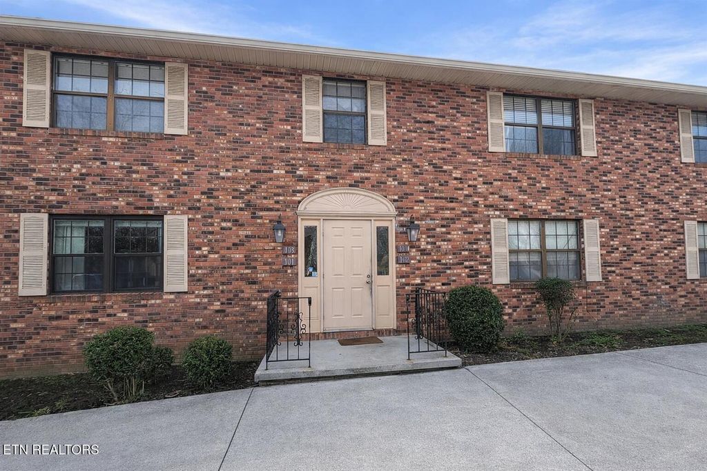 Photo of 810 Highland Drive #103, Knoxville, TN 37912 (MLS # 1329830)