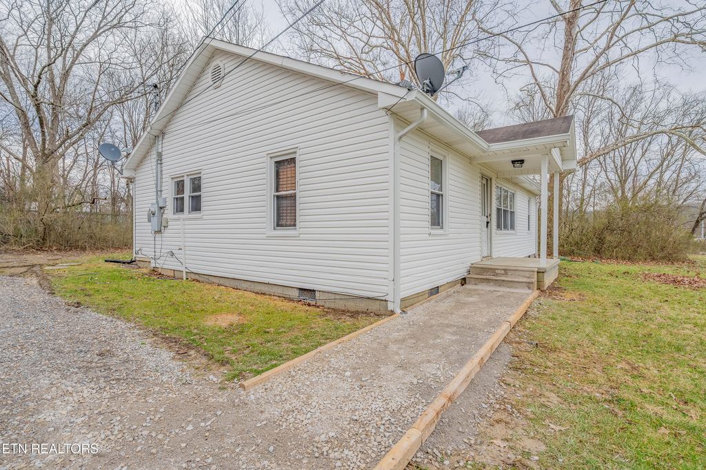 Photo of 523 Rock Bridge Rd, Oliver Springs, TN 37840 (MLS # 1330396)