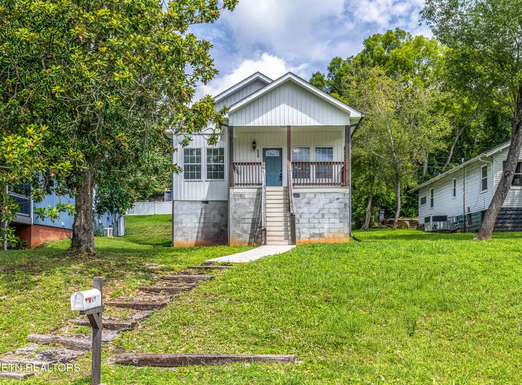 Photo of 619 Midlake Drive, Knoxville, TN 37918 (MLS # 1350571)
