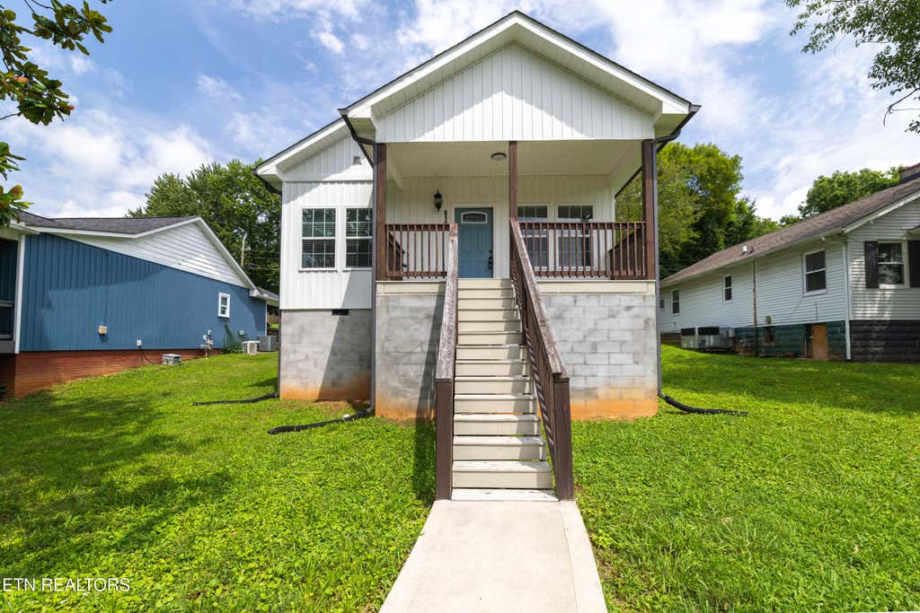 Photo of 619 Midlake Drive, Knoxville, TN 37918 (MLS # 1350571)