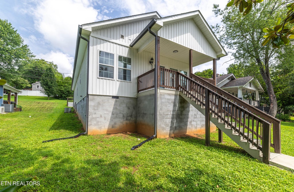 Photo of 619 Midlake Drive, Knoxville, TN 37918 (MLS # 1350571)