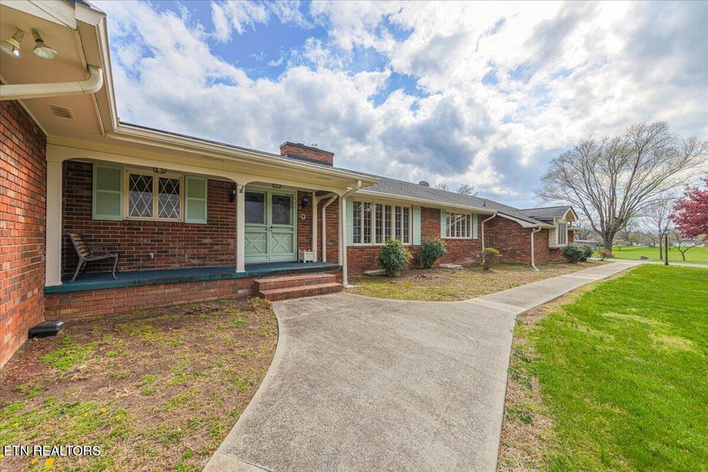 Photo of 186 Shetland Rd, LaFollette, TN 37766 (MLS # 1339209)