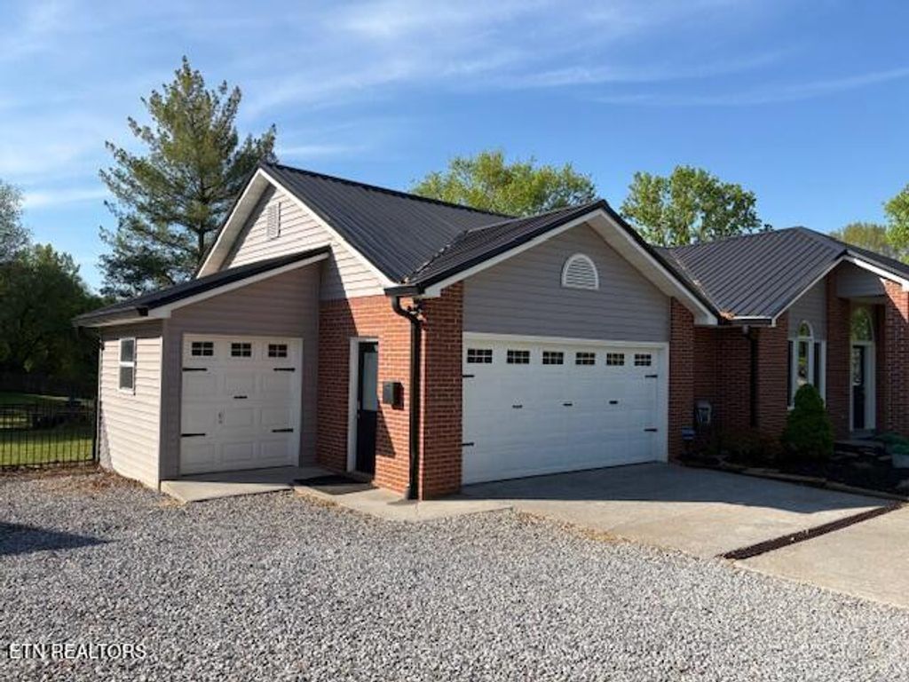Photo of 1010 Columbine Lea, Sevierville, TN 37862 (MLS # 1336138)
