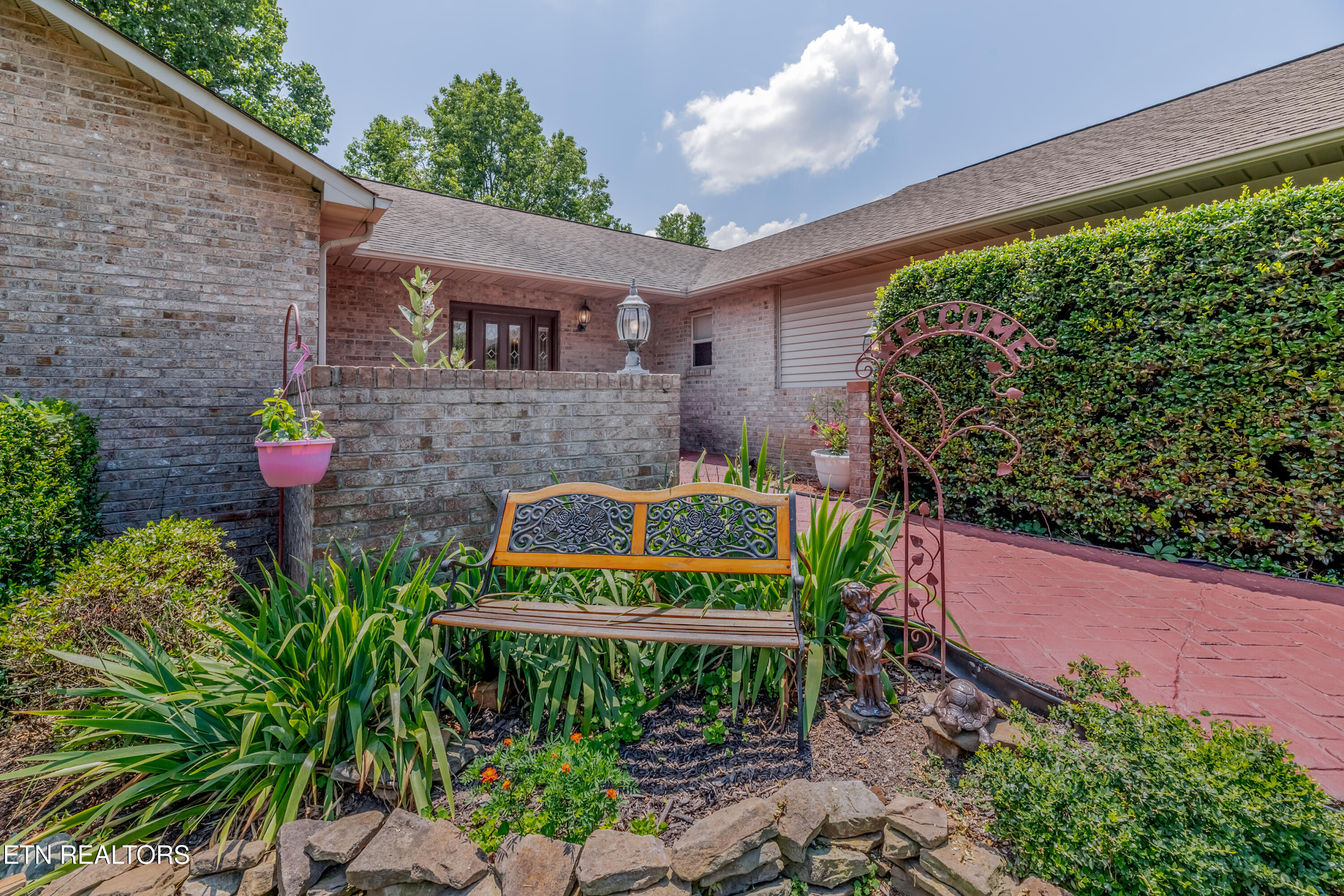 160 Amohi Way