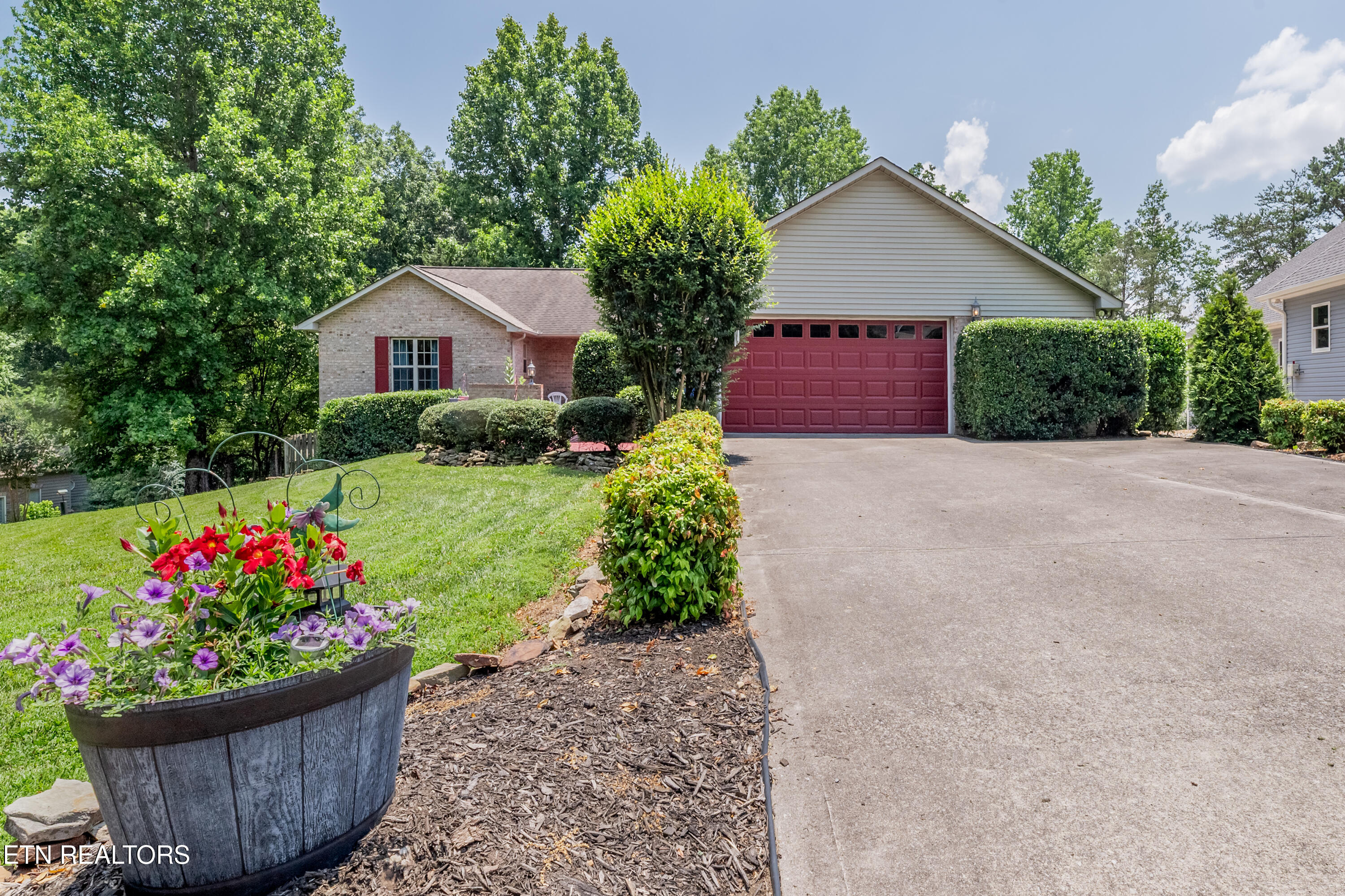 160 Amohi Way