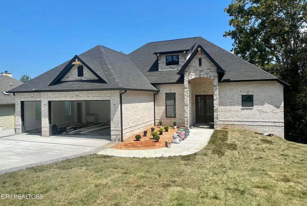 Photo of 261 Ootsima Way Way, Loudon, TN 37774 (MLS # 1352982)