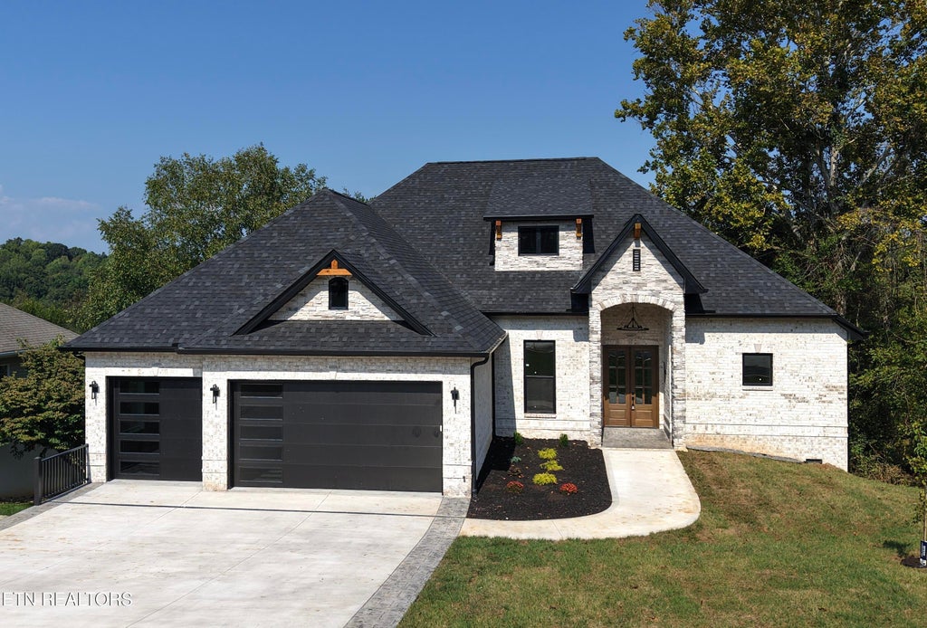 Photo of 261 Ootsima Way Way, Loudon, TN 37774 (MLS # 1352982)