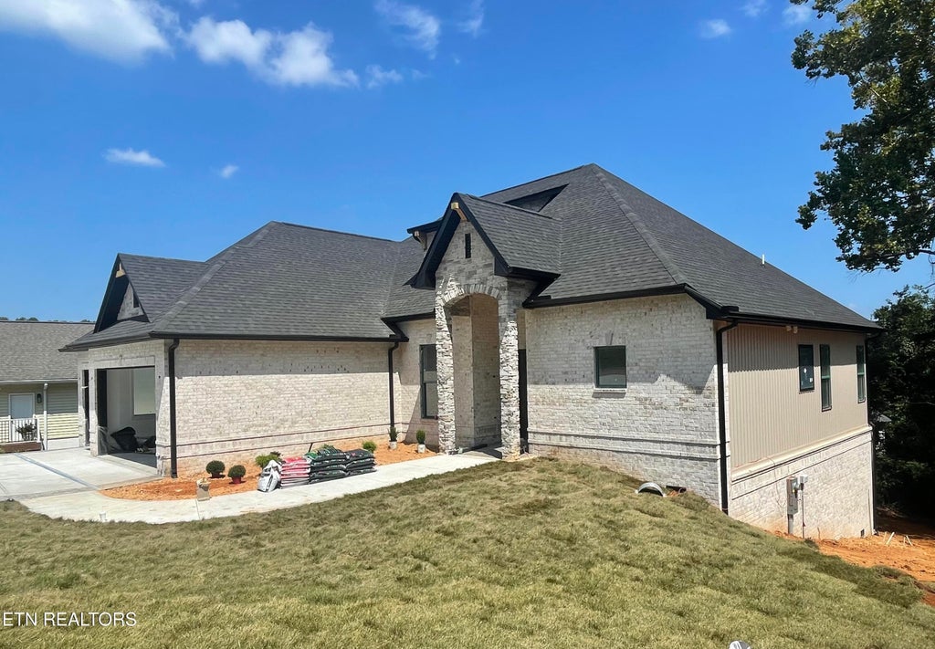 Photo of 261 Ootsima Way Way, Loudon, TN 37774 (MLS # 1352982)