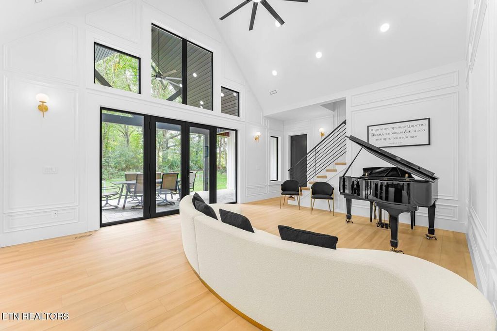 Photo of 2188 Lakeview Rd, Lenoir City, TN 37772 (MLS # 1333961)