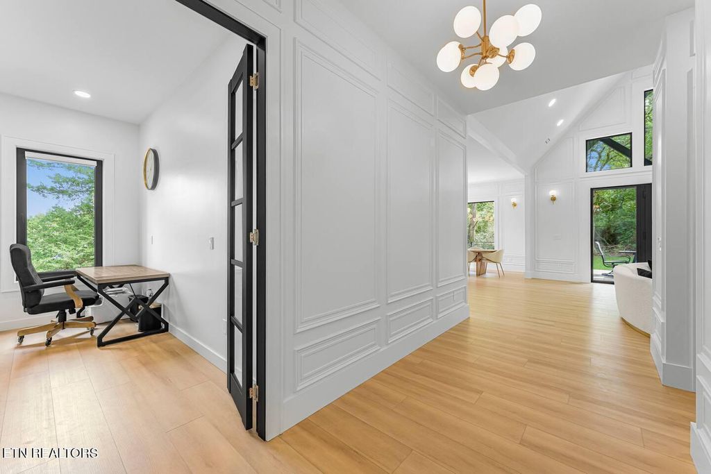 Photo of 2188 Lakeview Rd, Lenoir City, TN 37772 (MLS # 1333961)