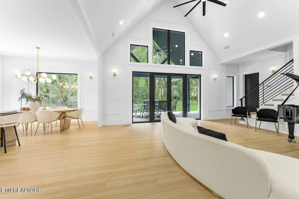 Photo of 2188 Lakeview Rd, Lenoir City, TN 37772 (MLS # 1333961)