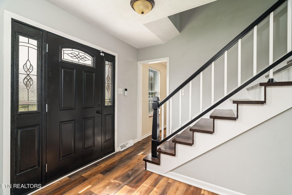 Photo of 604 Fernwood Rd, Knoxville, TN 37923 (MLS # 1333731)