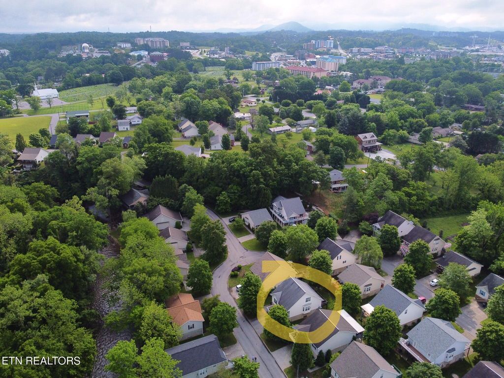Photo of 737 Plantation Drive, Pigeon Forge, TN 37863 (MLS # 1300535)