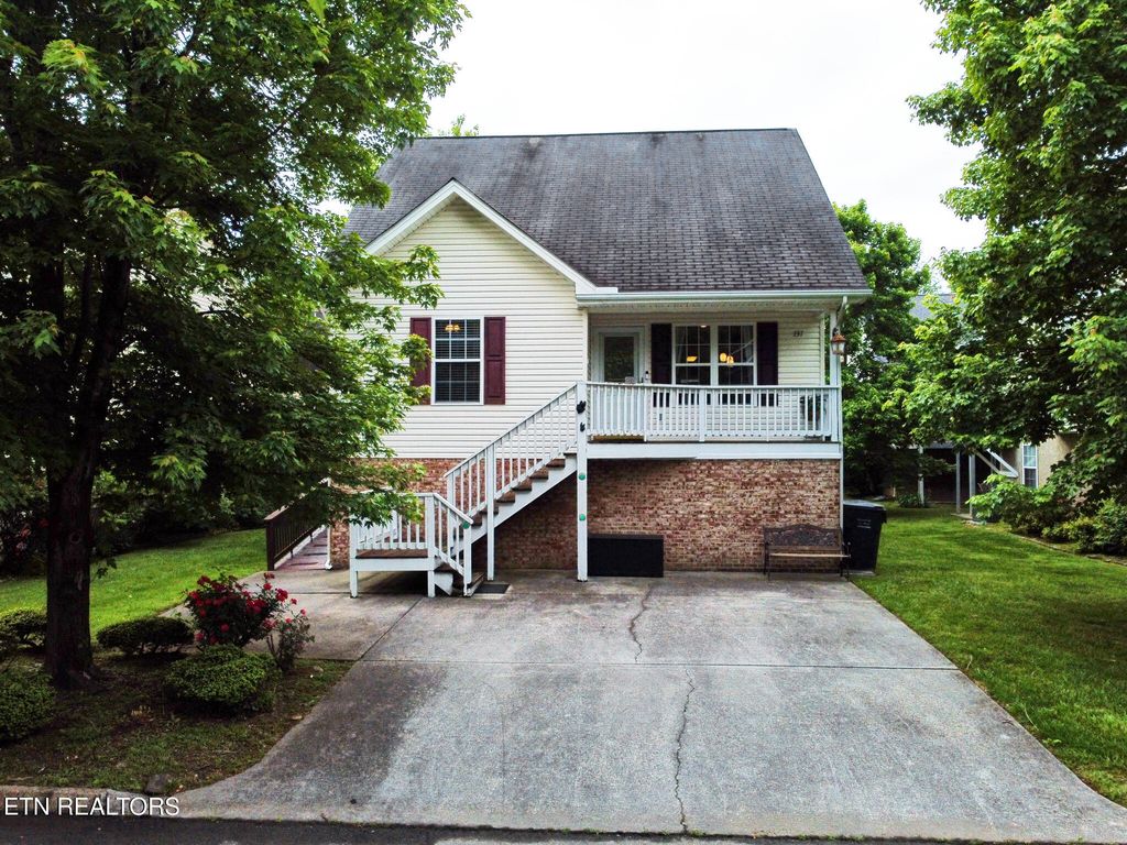 Photo of 737 Plantation Drive, Pigeon Forge, TN 37863 (MLS # 1300535)