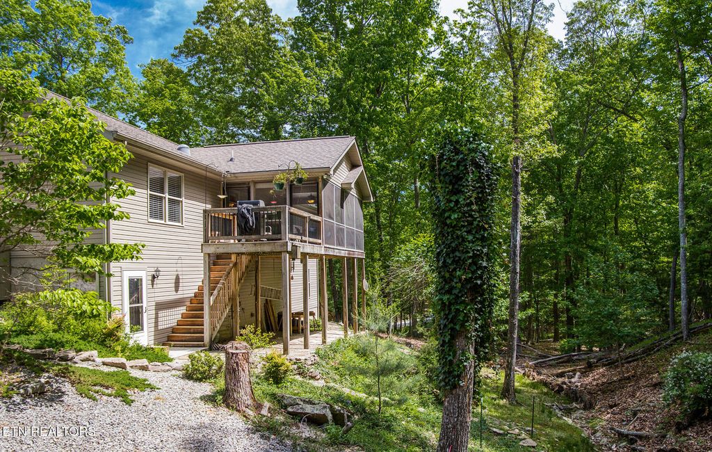 Photo of 22 Chelteham Lane, Crossville, TN 38558 (MLS # 1338963)