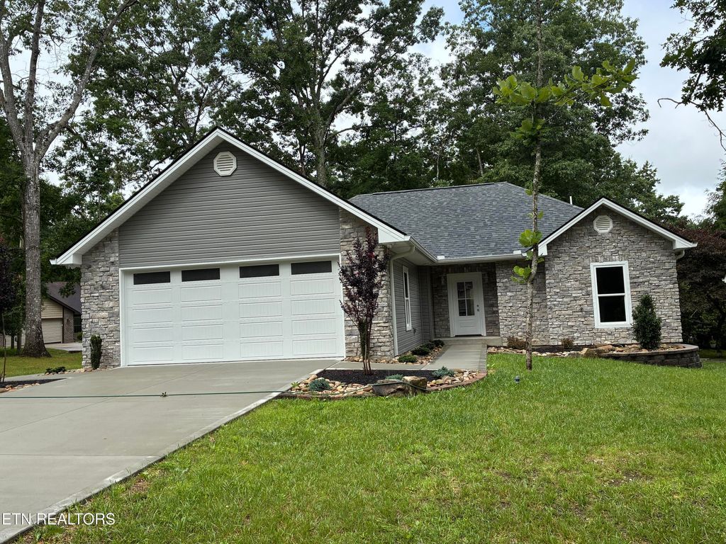 Photo of 134 Glenwood Drive, Crossville, TN 38558 (MLS # 1333773)