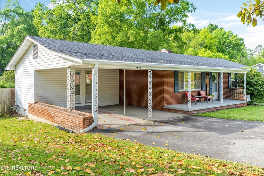 Photo of 1024 Lancewood Drive, Knoxville, TN 37920 (MLS # 1331179)