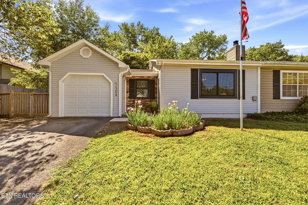 Photo of 7504 NW Chatham Circle, Knoxville, TN 37909 (MLS # 1339091)