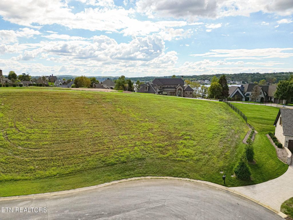 Photo of 625 Cypress Pointe Drive, Lenoir City, TN 37772 (MLS # 1317180)