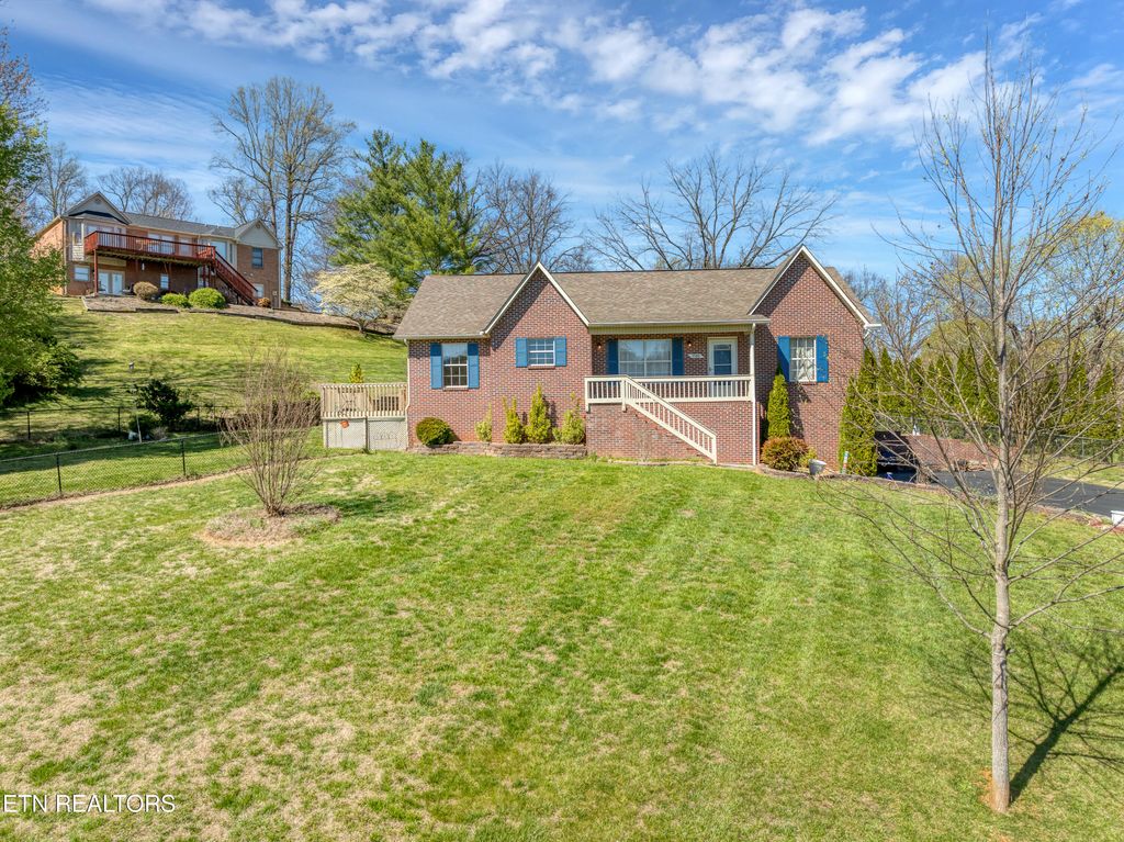 Photo of 1580 Pin Oak Drive, Morristown, TN 37814 (MLS # 1334006)
