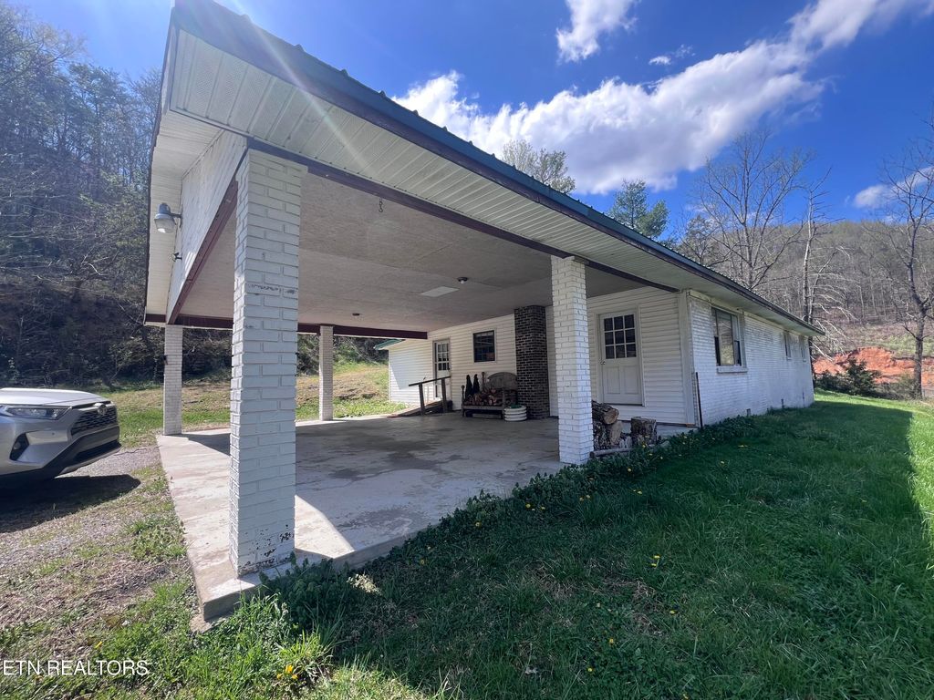 Photo of 5075 Highway 25E Hwy, Tazewell, TN 37879 (MLS # 1335247)
