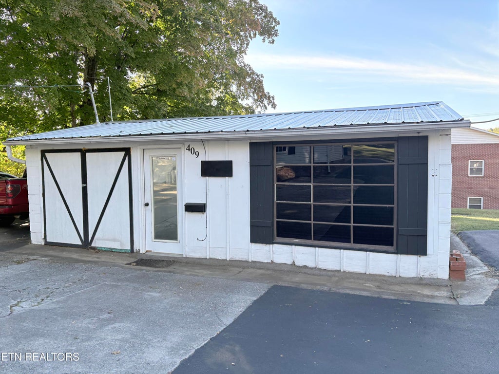 Photo of 409 N 3rd St, Kingston, TN 37763 (MLS # 1357241)