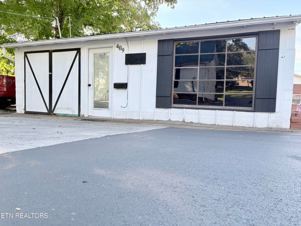 Photo of 409 N 3rd St, Kingston, TN 37763 (MLS # 1357241)