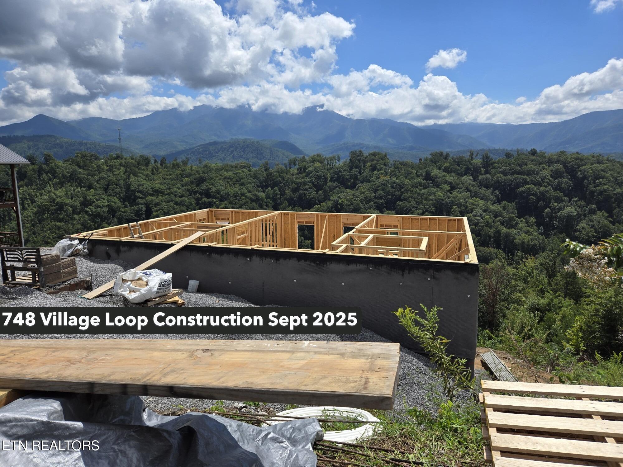 748 Village Loop Rd
