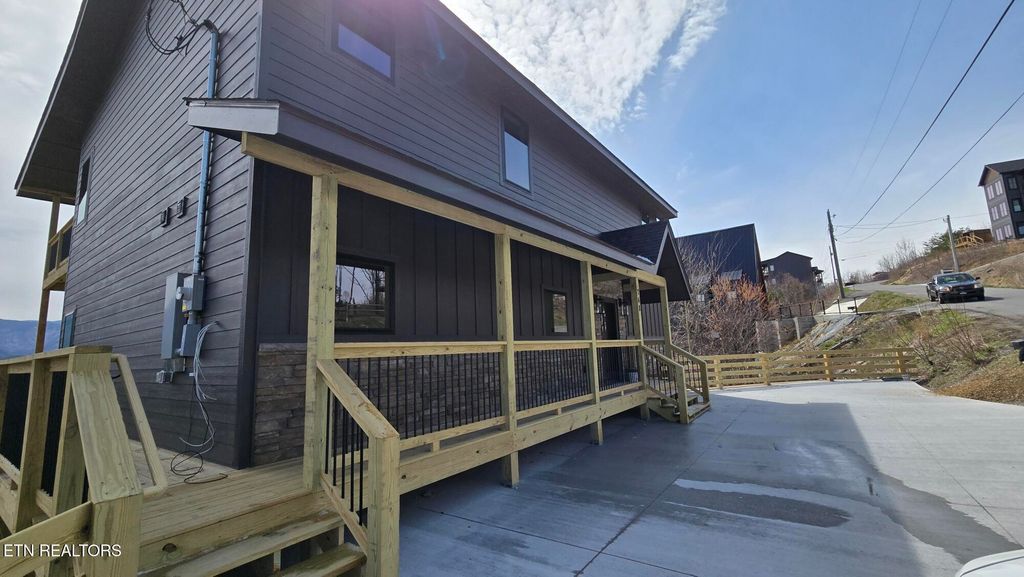 Photo of 748 Village Loop Rd, Gatlinburg, TN 37738 (MLS # 1314829)