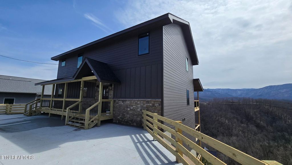 Photo of 748 Village Loop Rd, Gatlinburg, TN 37738 (MLS # 1314829)