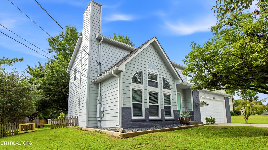 Photo of 9905 Crestline Drive, Knoxville, TN 37922 (MLS # 1349431)