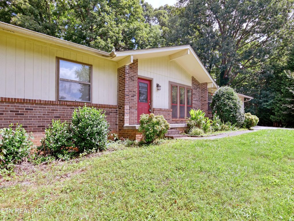 Photo of 402 Harrow Rd, Knoxville, TN 37934 (MLS # 1318596)