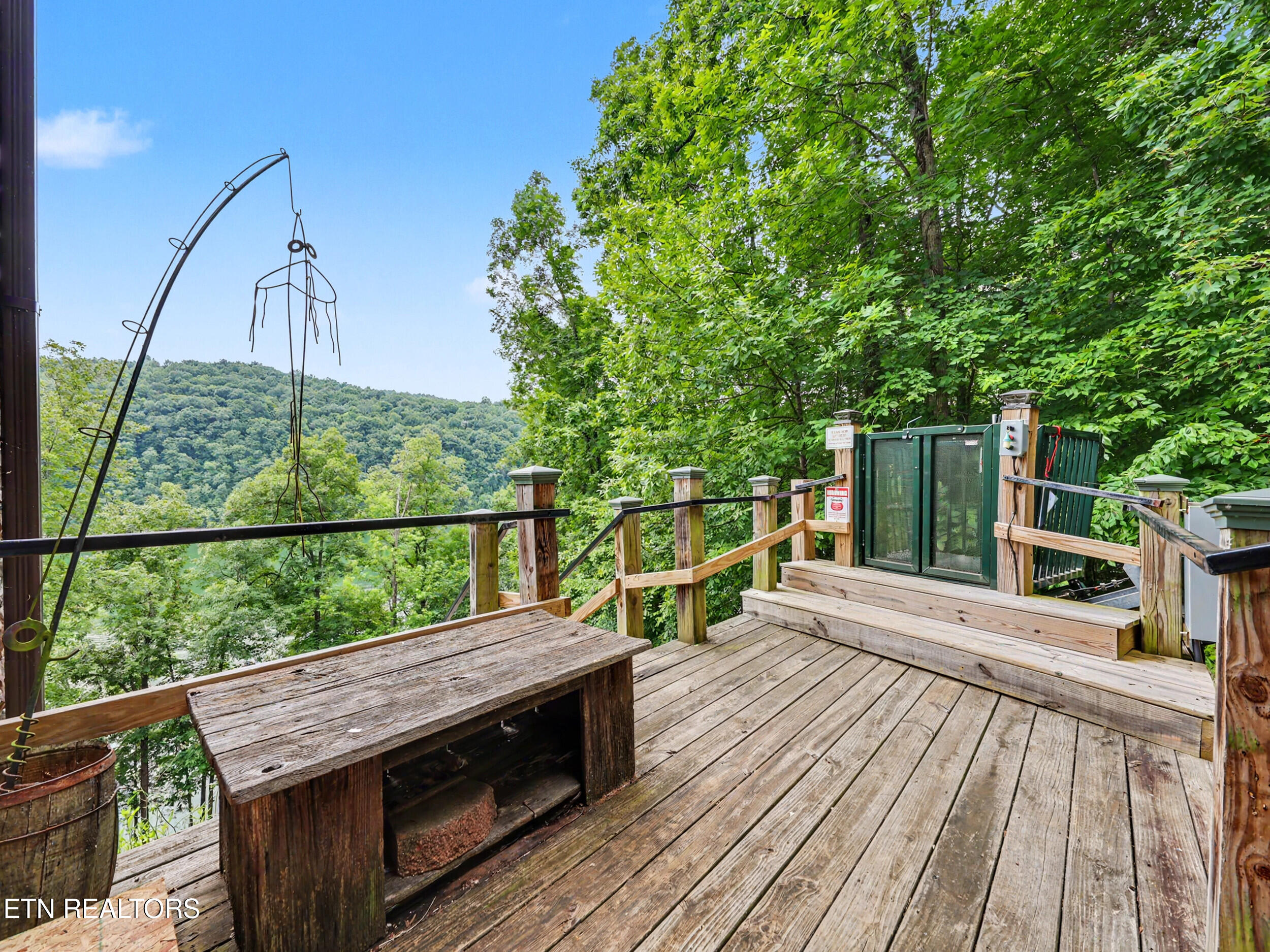 836 & 835 Jacks Bluff Rd