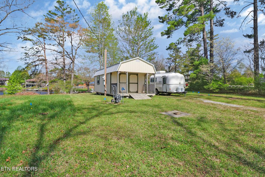 Photo of 42 Linger Lake Lane, Crossville, TN 38571 (MLS # 1327512)