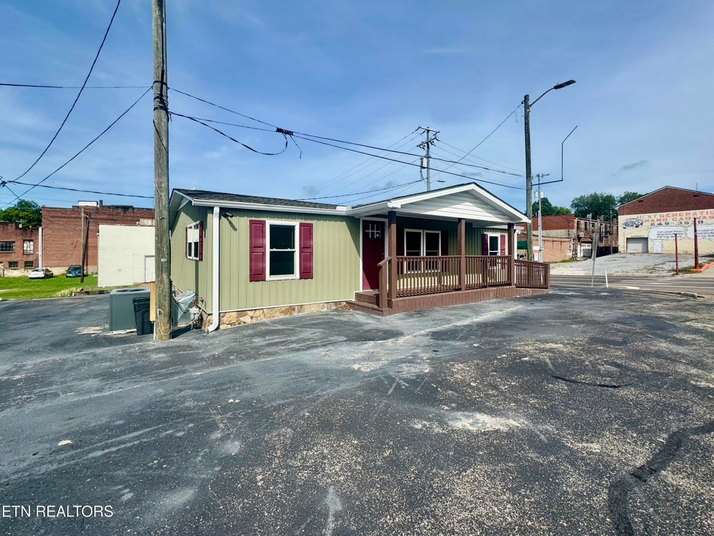 Photo of 4 Green St, Athens, TN 37303 (MLS # 1350482)
