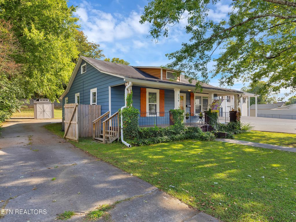 Photo of 239 Lindsay St, Alcoa, TN 37701 (MLS # 1315885)