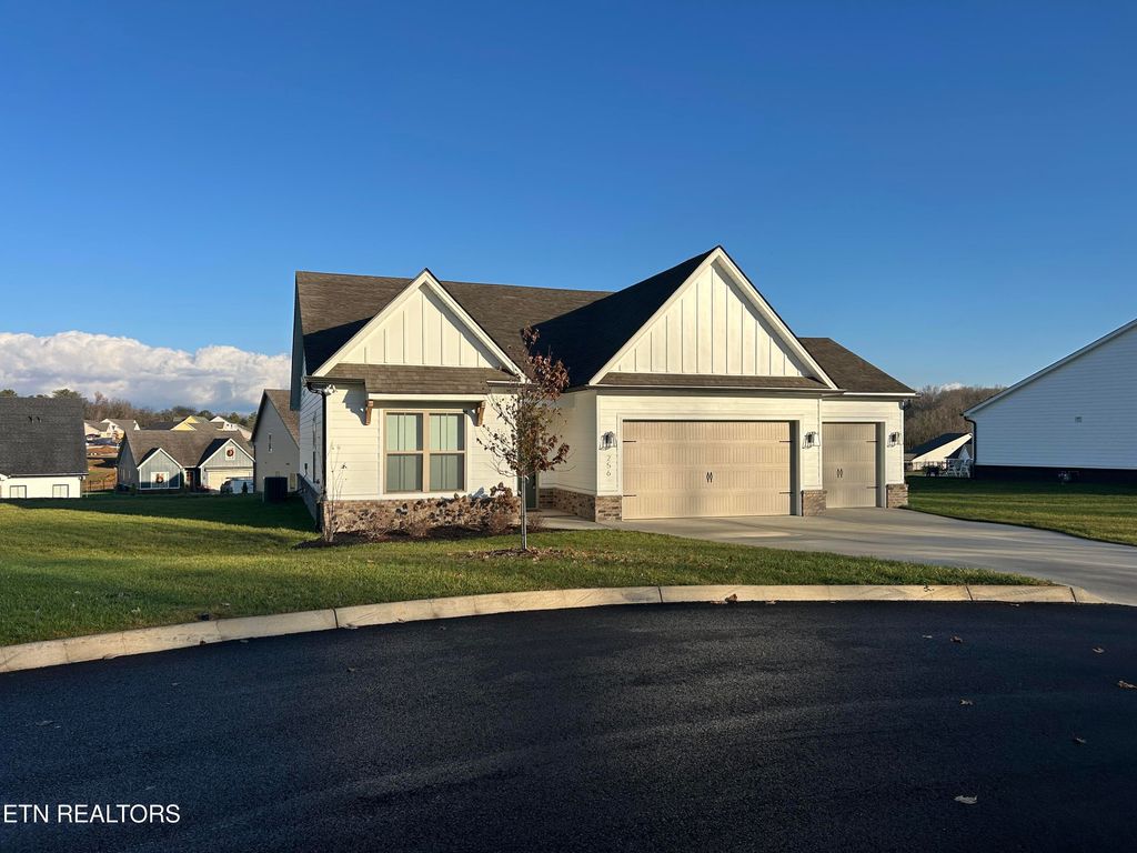 Photo of 256 Clover Circle, Lenoir City, TN 37772 (MLS # 1322962)