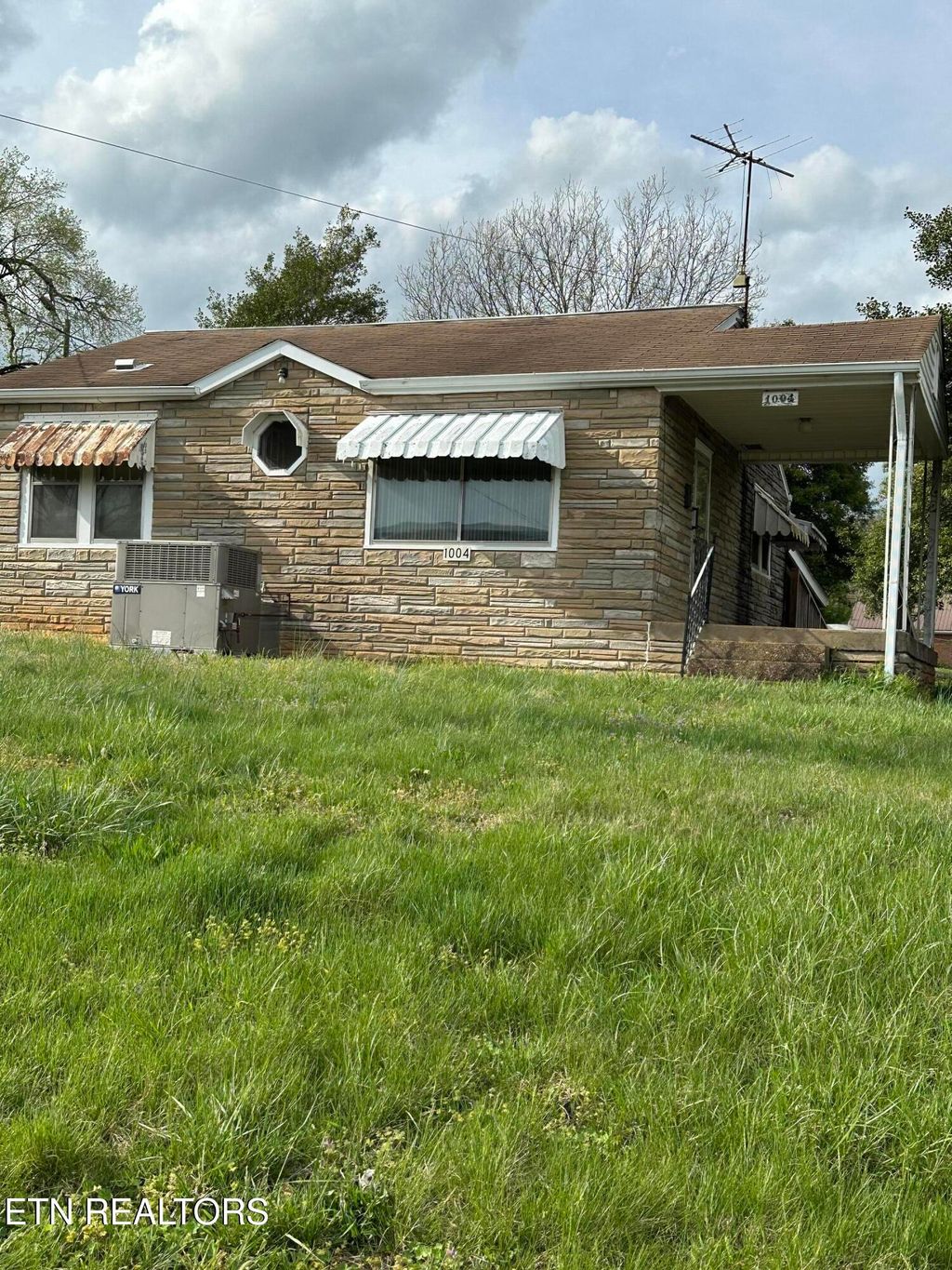 Photo of 1004 Cannon Ave, Sweetwater, TN 37874 (MLS # 1298679)