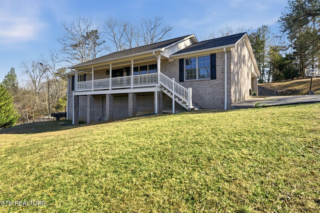 Photo of 109 Oakview Drive, Kingston, TN 37763 (MLS # 1327853)