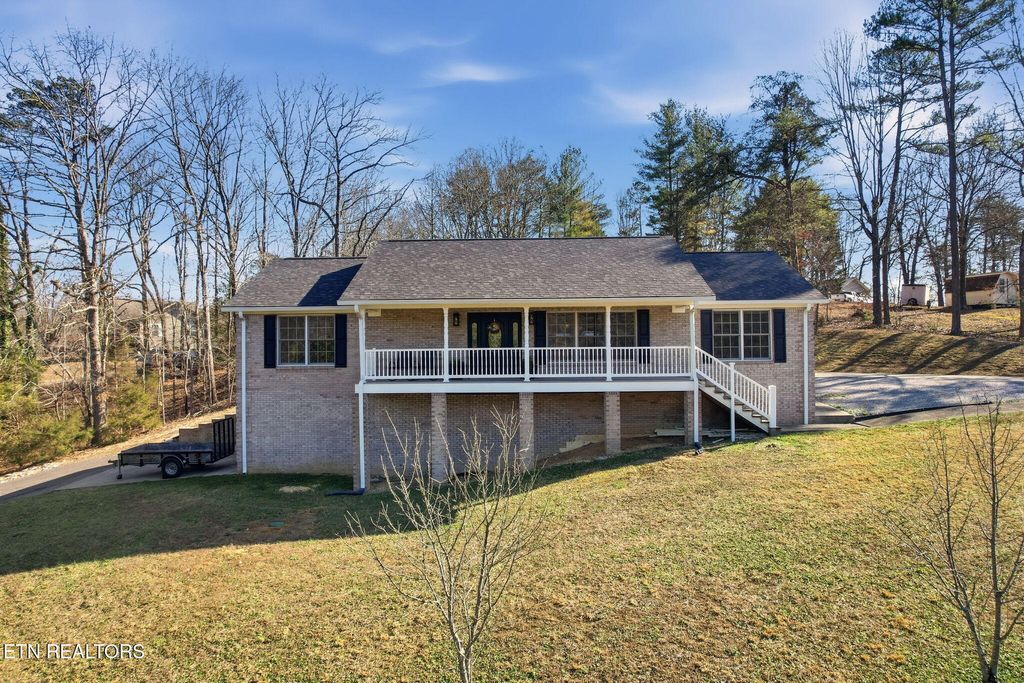 Photo of 109 Oakview Drive, Kingston, TN 37763 (MLS # 1327853)