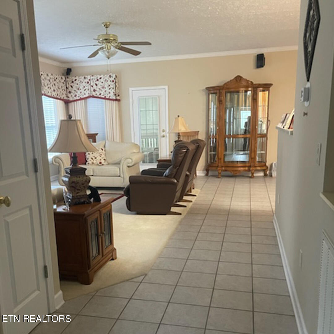 203 Hawthorn Loop