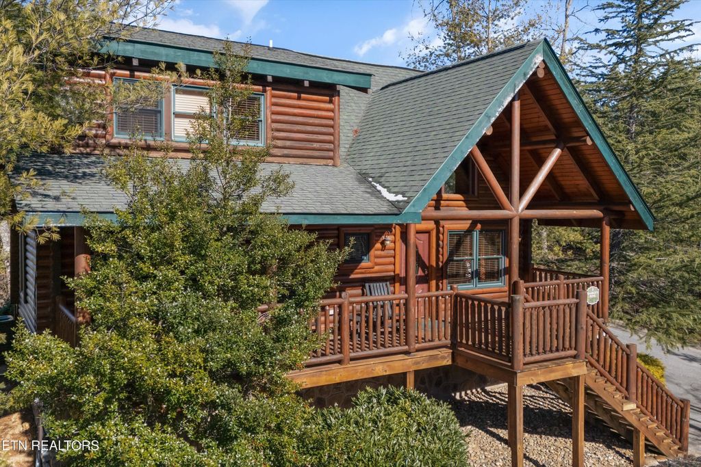 Photo of 1679 Mountain Lodge Way, Pigeon Forge, TN 37862 (MLS # 1327990)