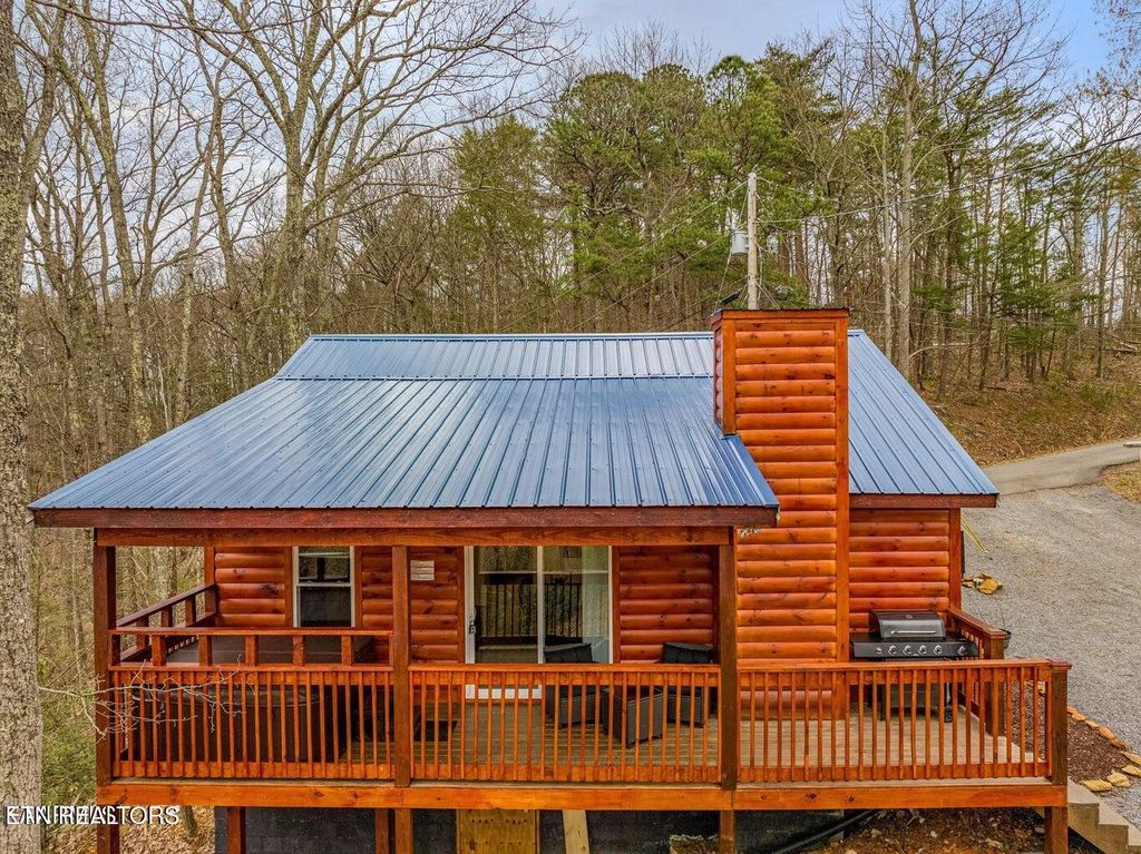 Photo of 1304 N Oak Court, Sevierville, TN 37876 (MLS # 1338924)