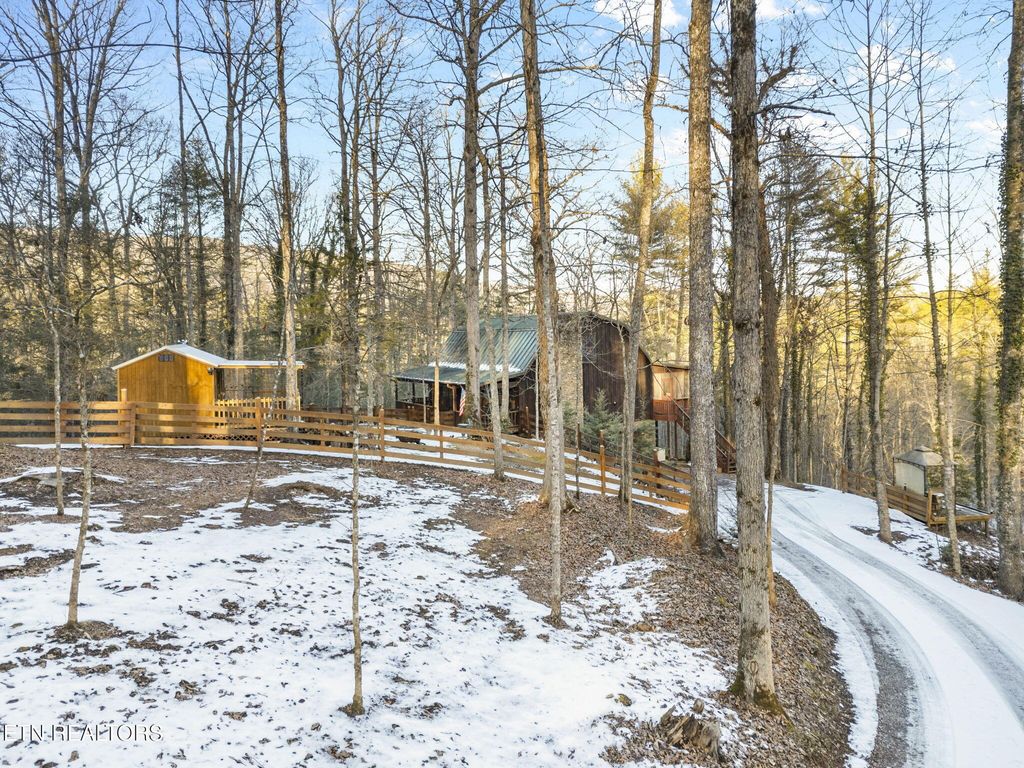 Photo of 1840 Oakwood Rd, Walland, TN 37886 (MLS # 1287305)