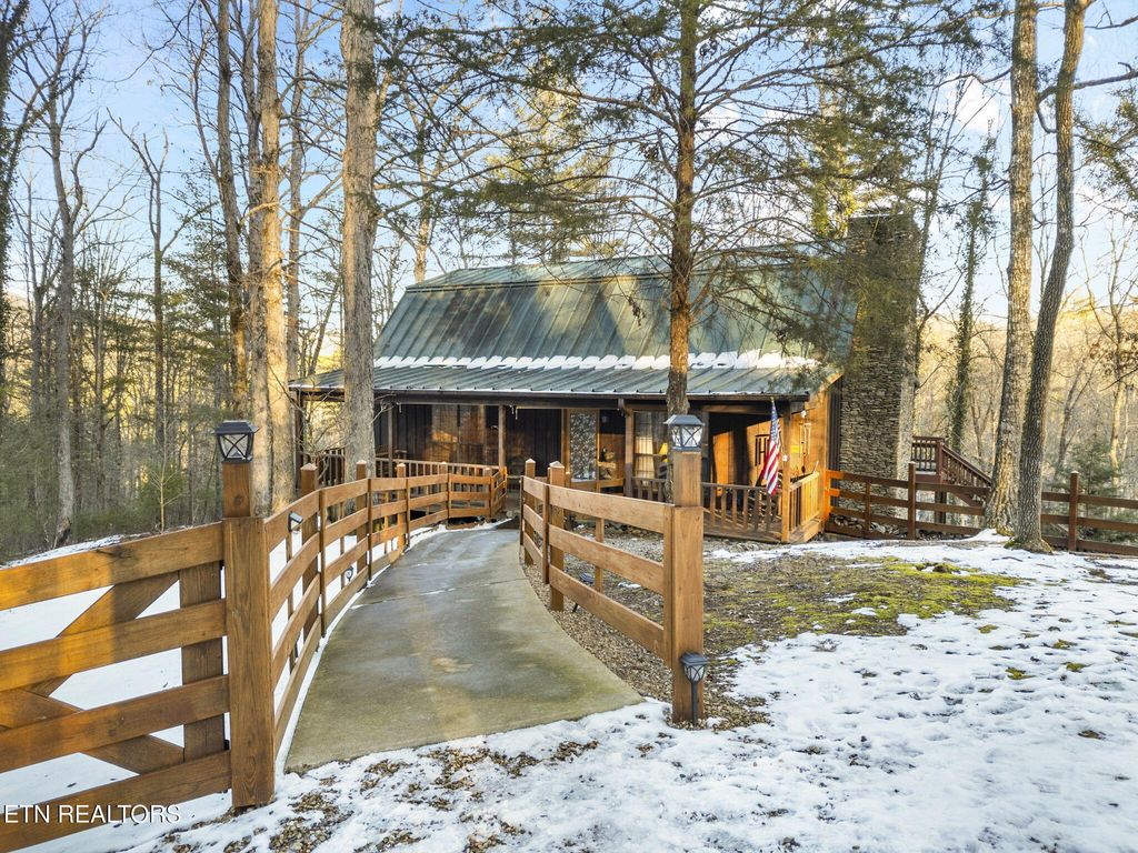 Photo of 1840 Oakwood Rd, Walland, TN 37886 (MLS # 1287305)