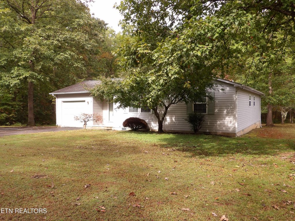 Photo of 319 Sycamore Drive, Crossville, TN 38555 (MLS # 1318082)
