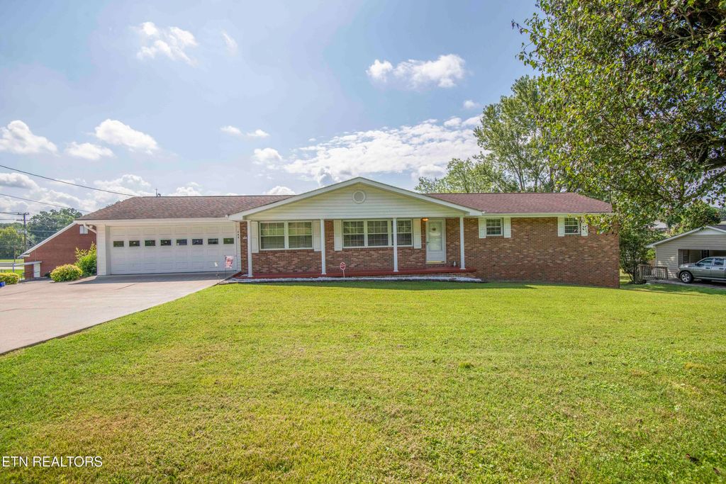 Photo of 303 Sanford Ave, Clinton, TN 37716 (MLS # 1309431)