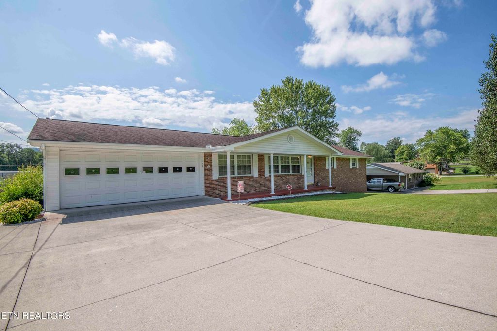 Photo of 303 Sanford Ave, Clinton, TN 37716 (MLS # 1309431)